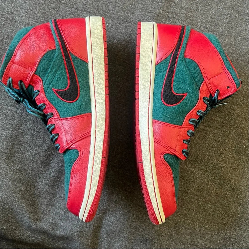 Air Jordan 1 Mid Gym Red Dark Sea Basketball Shoes